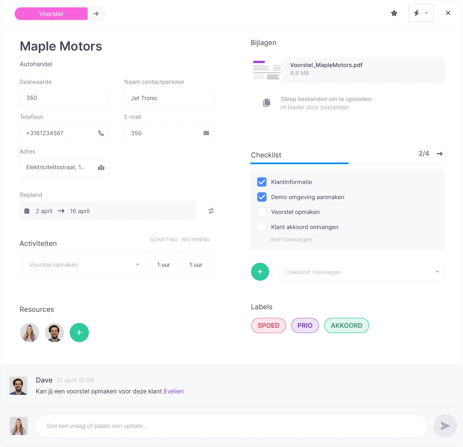 Projectbeheer in vPlan voor Maple Motors, met checklist, bijlagenupload en labels zoals ‘spoed’ en ‘akkoord’.