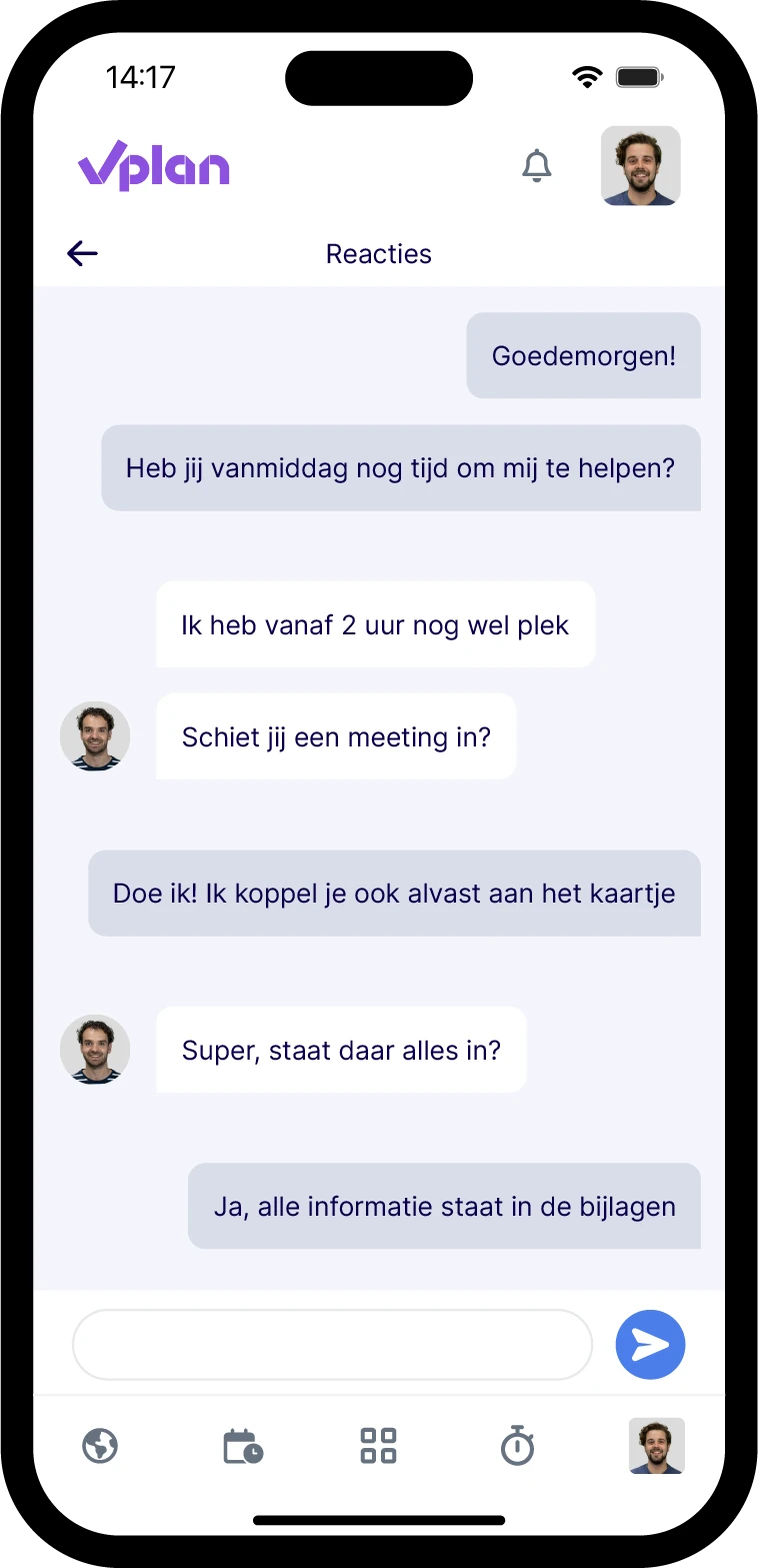 vPlan chat voor projectcommunicatie met collega; discussies en vragen over projecttaken in reacties.